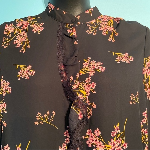 Who  What Wear floral cottagecore ruffled blouse - Picture 2 of 8